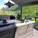 3 Bedrooms 2 Bathrooms River View Appartamento *