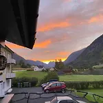 3 Bedrooms 2 Bathrooms River View Stryn