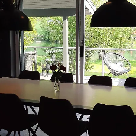 3 Bedrooms 2 Bathrooms River View *