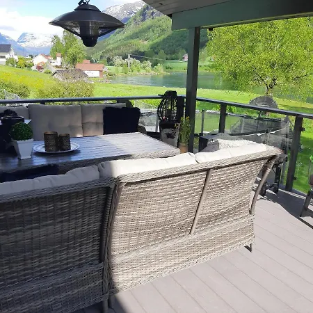 3 Bedrooms 2 Bathrooms River View * סטרין