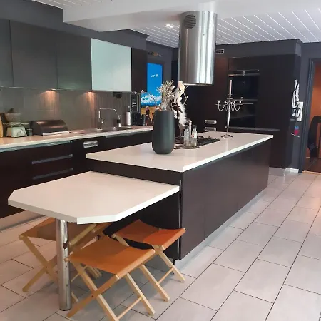 3 Bedrooms 2 Bathrooms River View Apartment Stryn