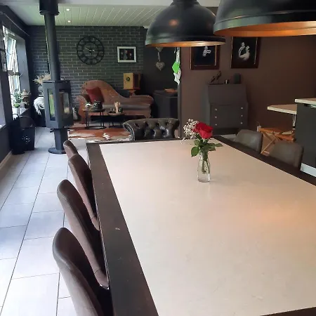 3 Bedrooms 2 Bathrooms River View Lejlighed *