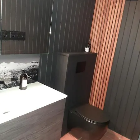 3 Bedrooms 2 Bathrooms River View *