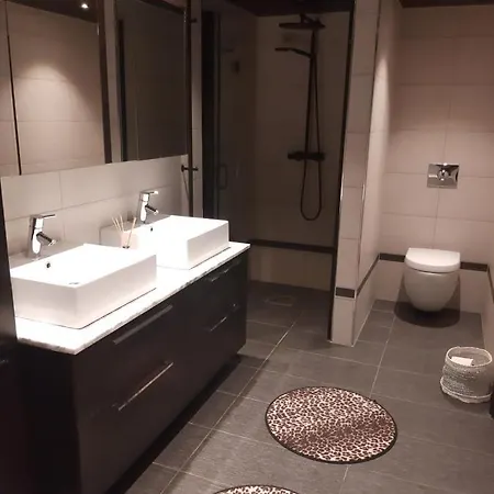 3 Bedrooms 2 Bathrooms River View