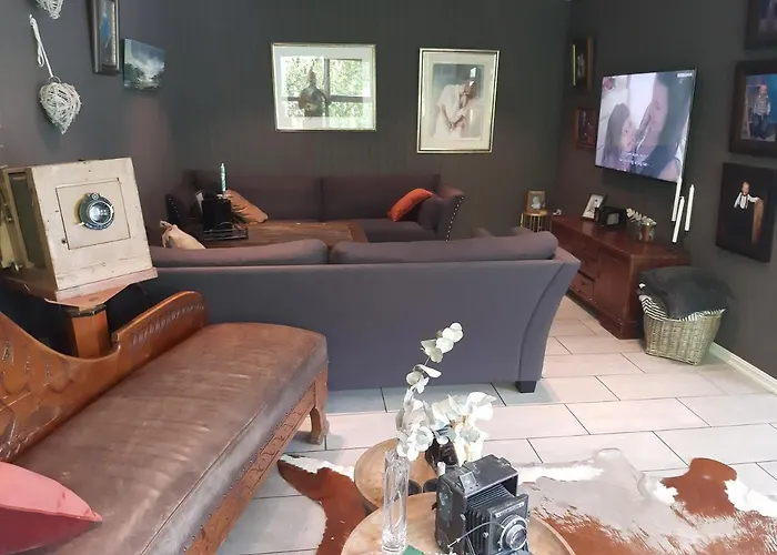 3 Bedrooms 2 Bathrooms River View *