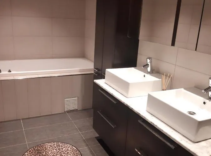 3 Bedrooms 2 Bathrooms River View דירה סטרין