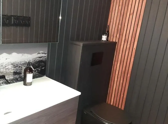 3 Bedrooms 2 Bathrooms River View *