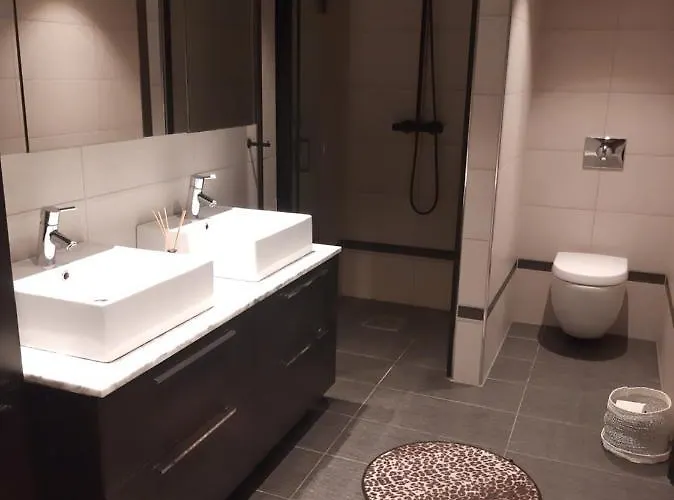 3 Bedrooms 2 Bathrooms River View