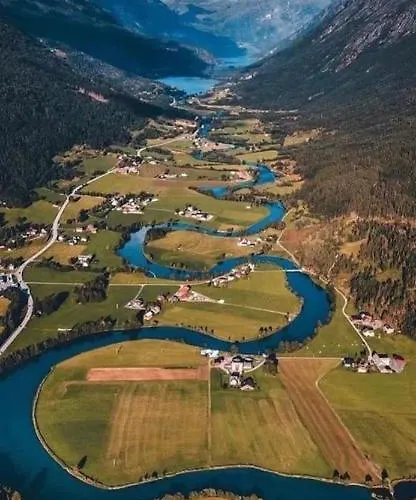 3 Bedrooms 2 Bathrooms River View Lejlighed Stryn